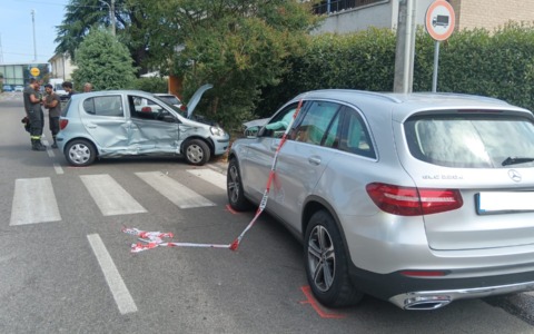 Violento schianto all’incrocio, grave una 21enne di Varedo