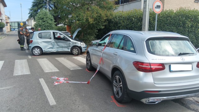 Violento schianto all’incrocio, grave una 21enne di Varedo
