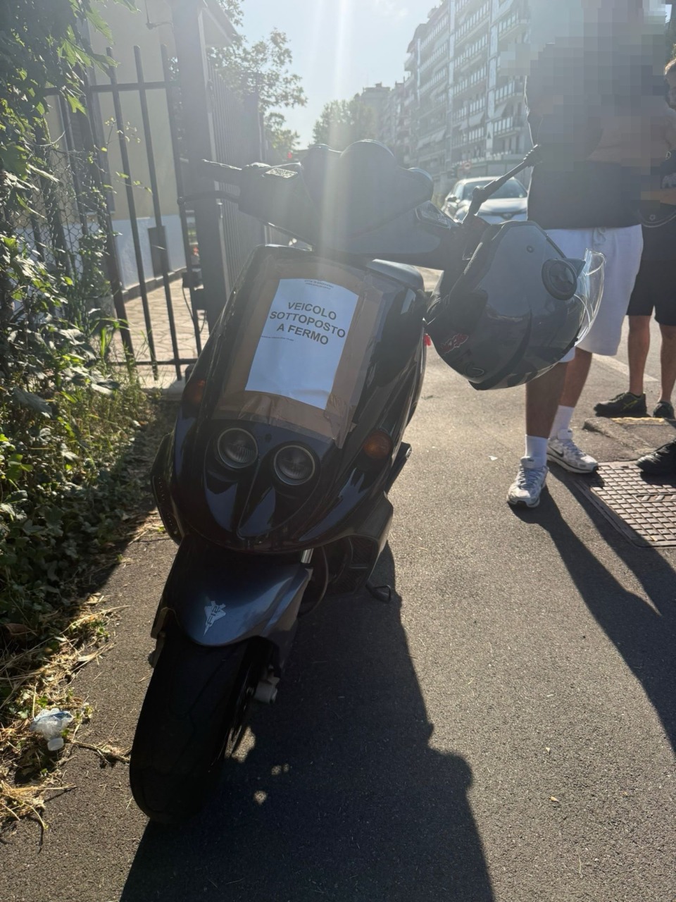 Beccato a impennare con il motorino per la seconda volta in pochi mesi: tre mesi di stop