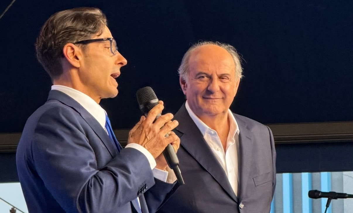 Mediaset si riunisce tre anni dopo la morte di Berlusconi. Pier Silvio dopo l’incidente: “Un miracolo se sono qui”