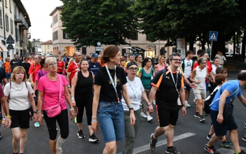 La Camminata di luna piena incanta e conquista 1.380 camminatori