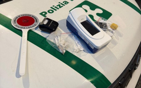Sorpresi dalla Polizia Locale con l’hashish: scatta il ritiro della patente
