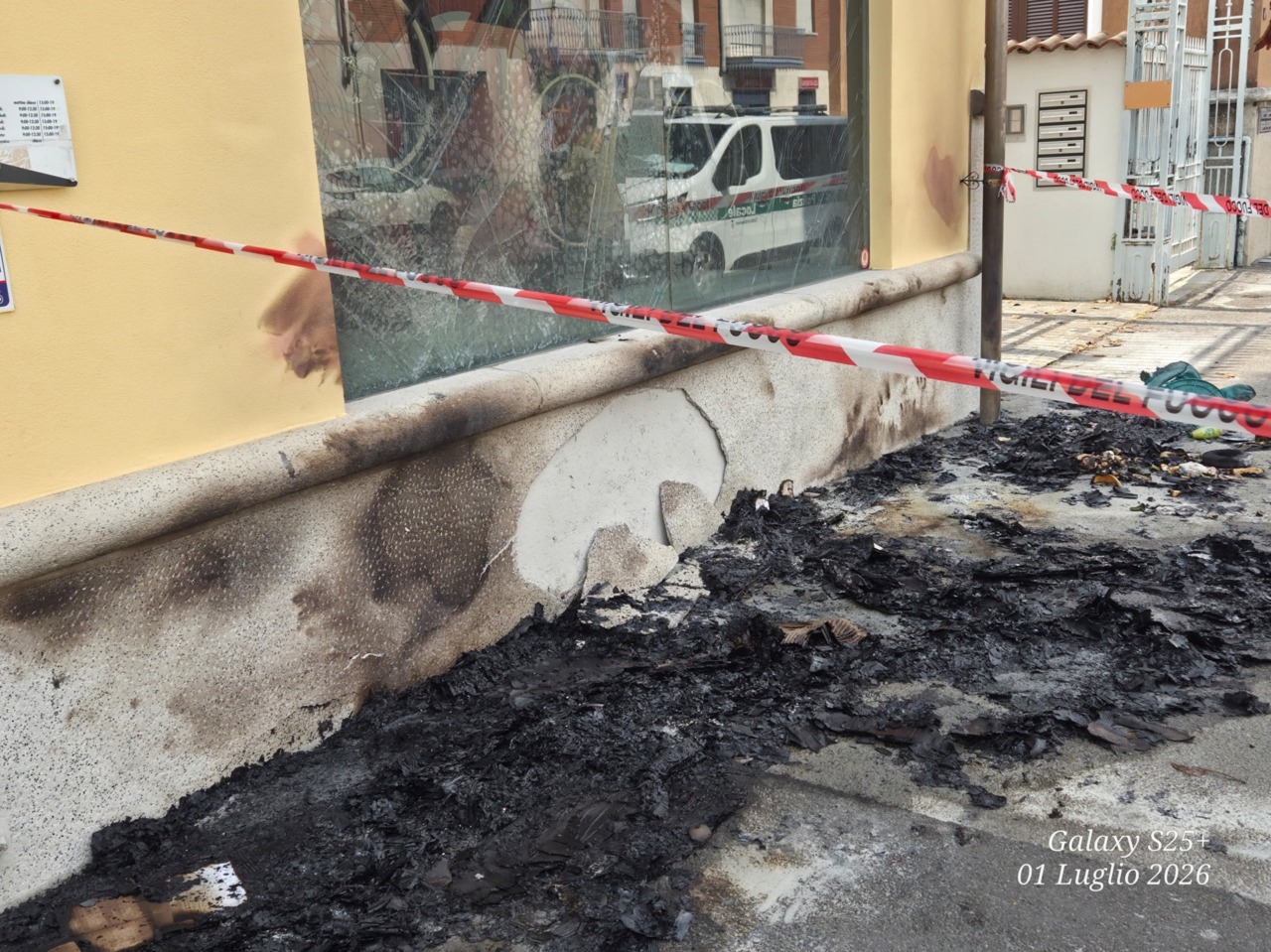 Di nuovo il piromane a Paina, bruciati cassonetti in via General Cantore