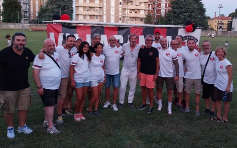 “La Santa Rossonera” fa centro: il grande cuore Milan regala un defibrillatore a Villasanta e un aiuto economico alla Cosov