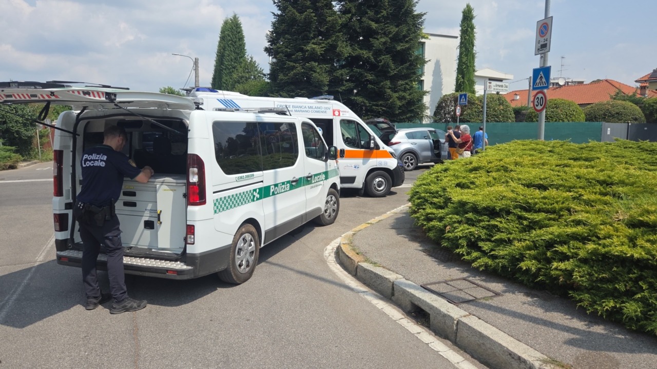 Scontro tra auto in via Diaz, tre feriti
