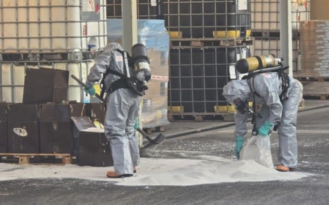 Reazione chimica in un’azienda di plastiche, intervengono i Vigili del Fuoco