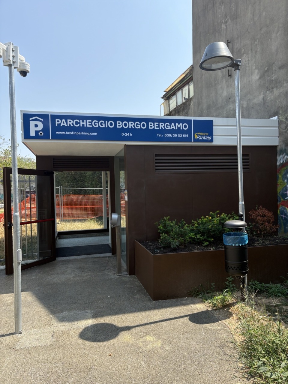 Nuovo accesso (più sicuro) per il parcheggio sotterraneo