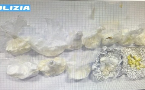 Lo spacciatore fa arrestare gli… spacciatori