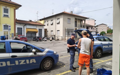 Nuovi controlli alla Stazione di Carnate: minorenne trovato con hashish e 19enne denunciato per porto ingiustificato di armi