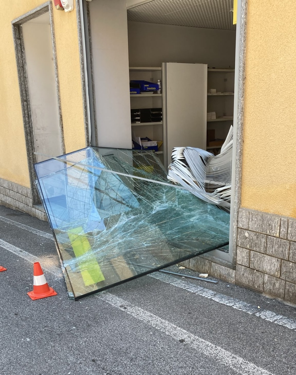 Briosco, ufficio postale chiuso fino a fine luglio in seguito all’incidente causato da un camion