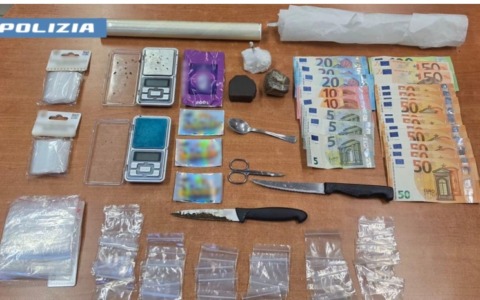 Droga e soldi nel frigobar, arrestato un 20enne