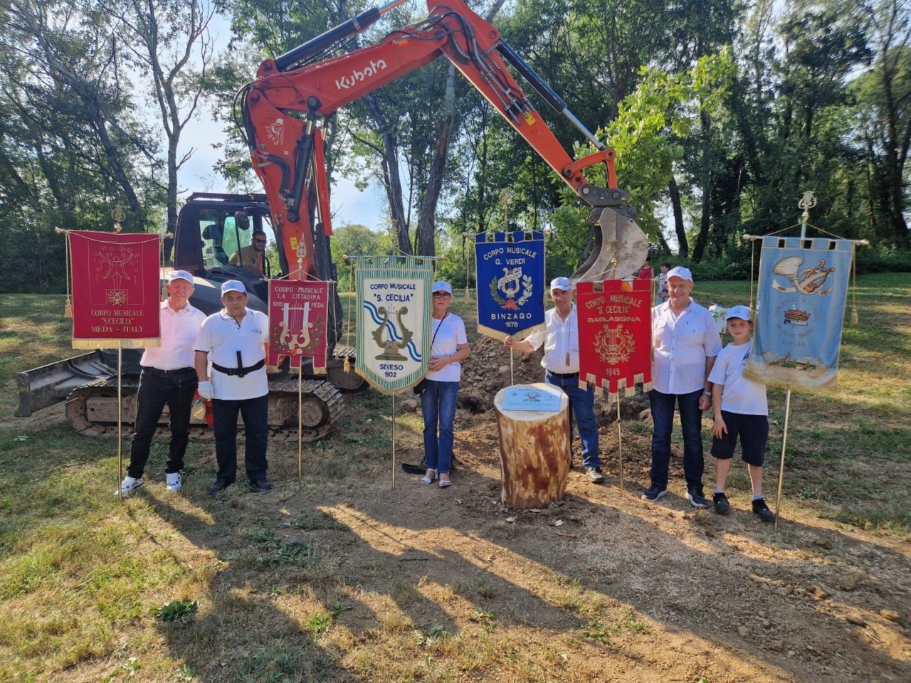 Una nuova pianta nel Bosco delle Querce: ecco l’albero della musica, simbolo di rinascita