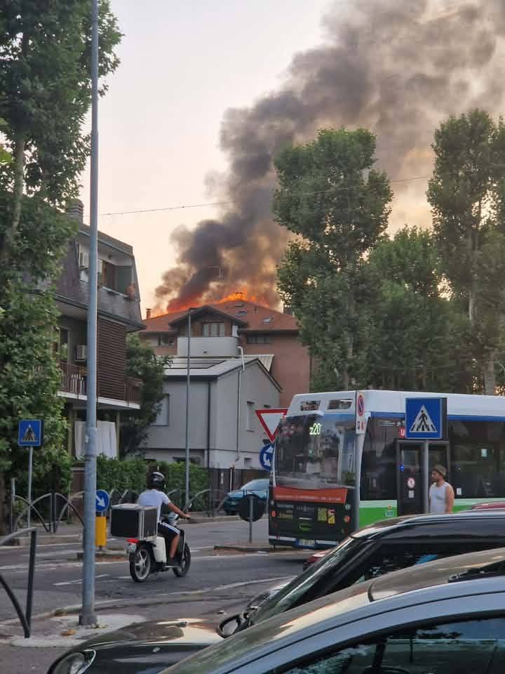 Incendio in una palazzina: residente muore lanciandosi dalla finestra di casa