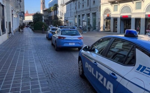 Maxi-controlli della Polizia: 225 identificati e un arrestato