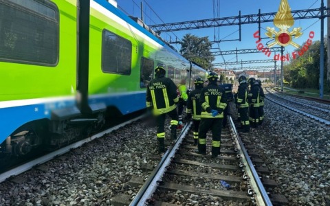 Tragedia lungo i binari: morto uomo travolto dal treno