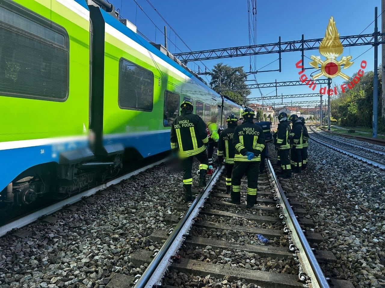 Tragedia lungo i binari: morto uomo travolto dal treno