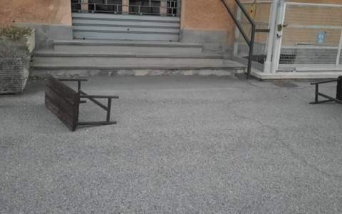Vandali alla sede della Croce Bianca di Besana: danneggiata un’ambulanza e devastate le attrezzature