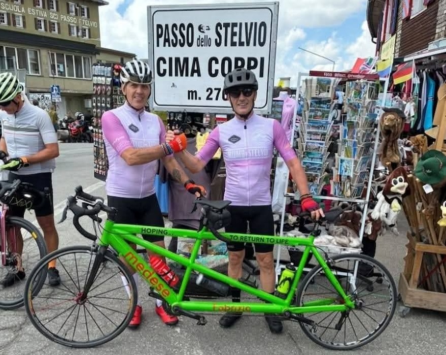 Detto, fatto: in tandem dal Duomo di MIlano allo Stelvio insieme all’amico ipovedente