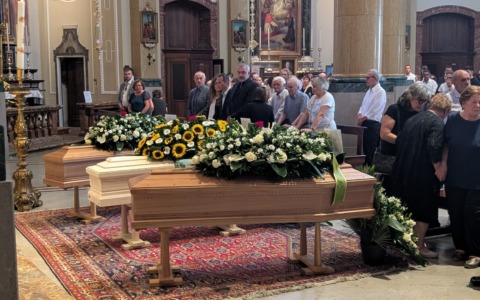 I funerali della famiglia Angelucci: “Grazie per l’amore in cui avete creduto”