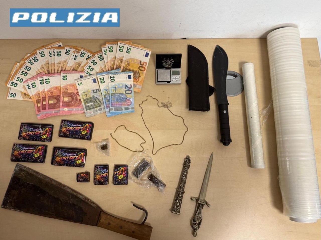 Malviventi in monopattino arrestati per la rapina di una collanina