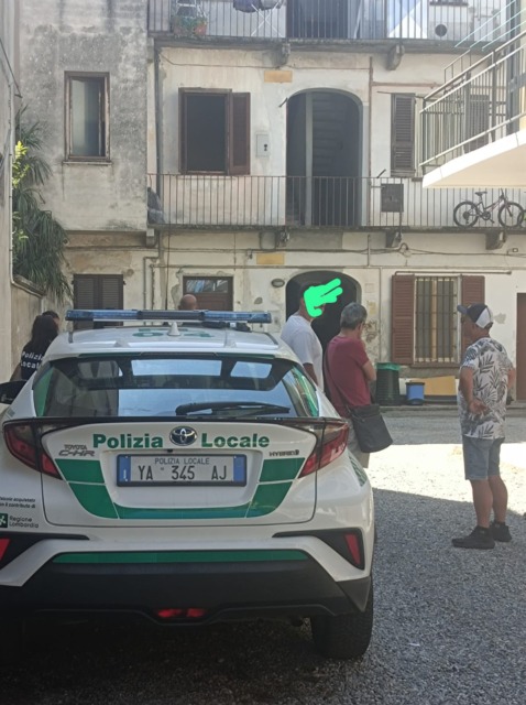 Dramma della solitudine: 61enne trovato morto in casa