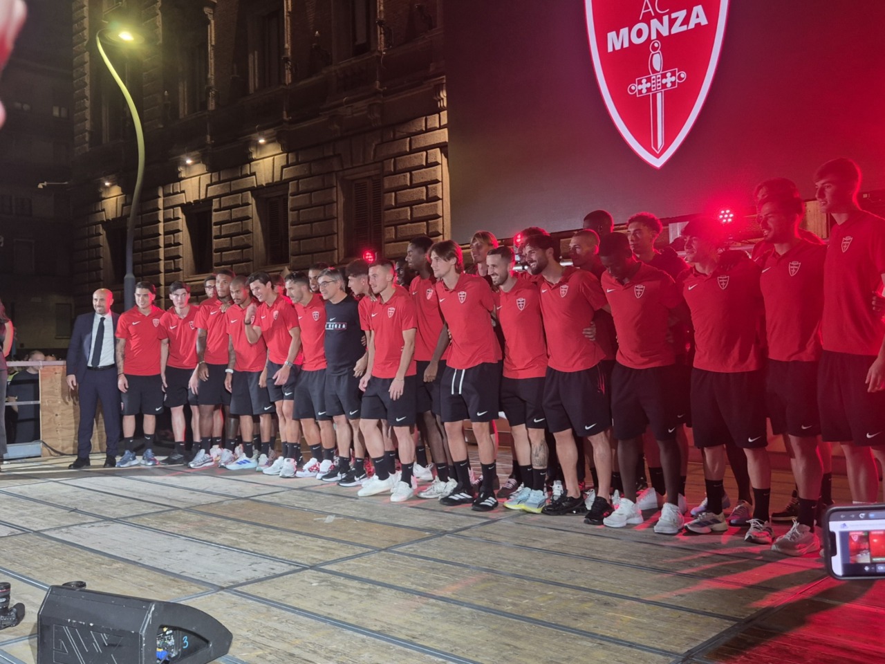 Cori, applausi ed emozioni: presentato in piazza l’AC Monza 2026/2027