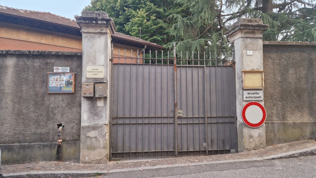 Lesmo, dichiarato inagibile il Centro Anziani di via Morganti