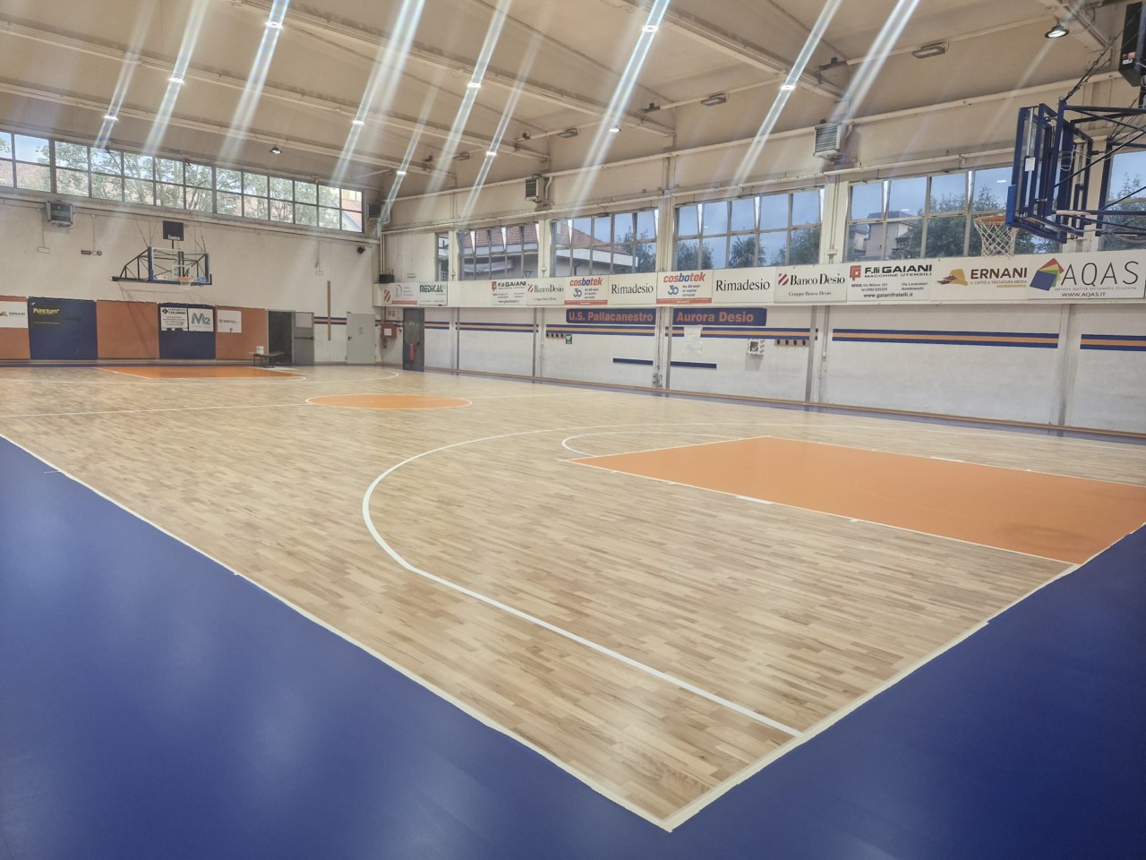La sinergia tra Comune e Aurora Desio regala un nuovo parquet al palazzetto Aldo Moro