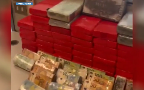 In casa 70 kg di cocaina e 170mila euro in contanti: pusher arrestato