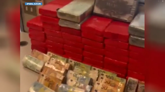 In casa 70 kg di cocaina e 170mila euro in contanti: pusher arrestato