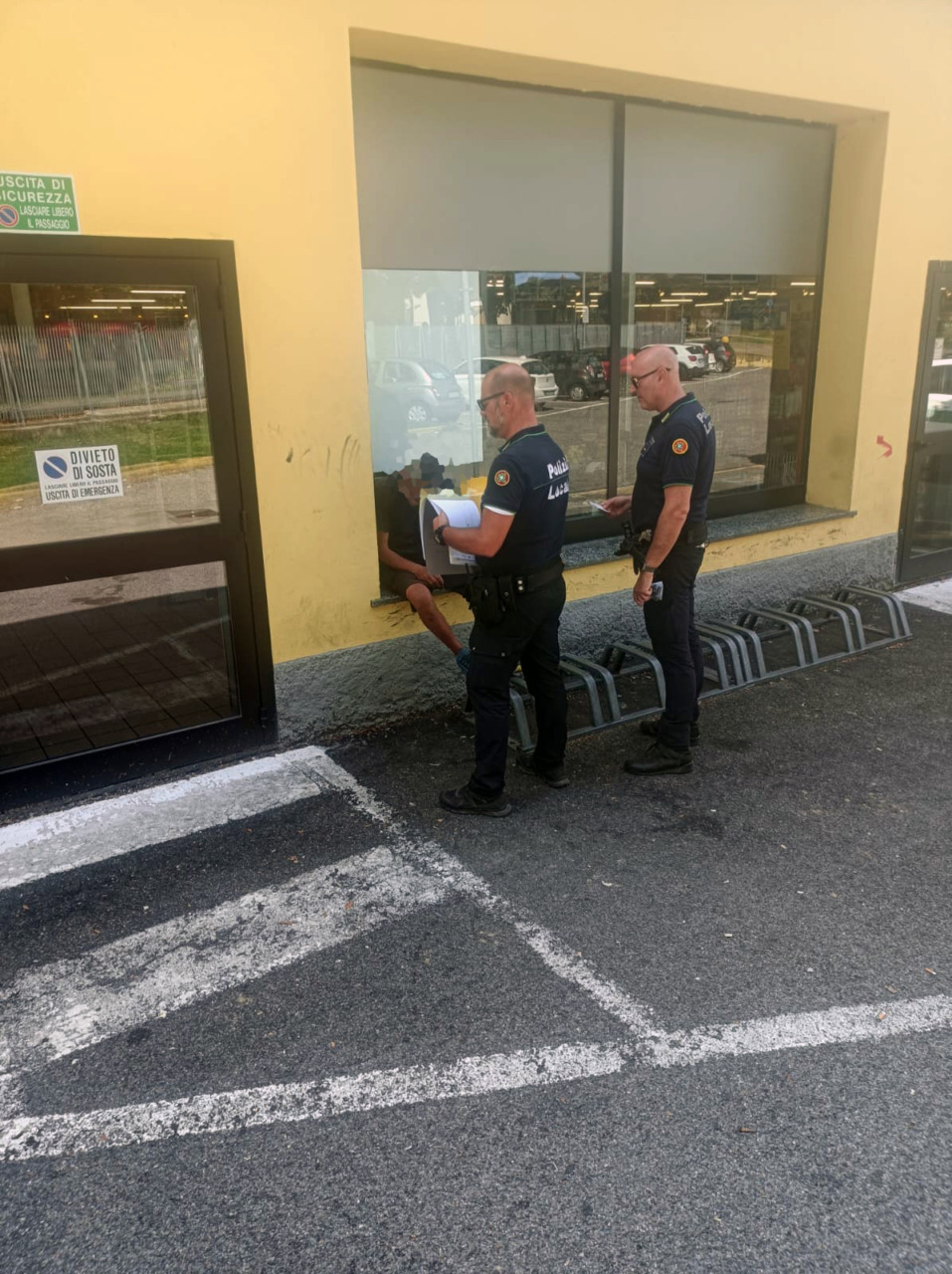 In stazione in stato di ebbrezza dà in escandescenze: denuncia, sanzione e allontanamento per 48 ore