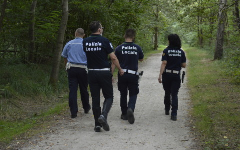 Spaccio nelle Groane, la Polizia Locale sequestra due panetti di hashish