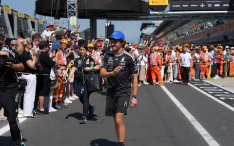 Gran Premio, cresce l’attesa: i piloti in pista per la parata e tutte le foto della Ferrari di Schumacher