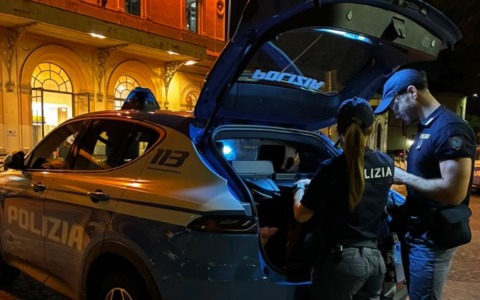 Aggredisce agenti durante un controllo: arrestato