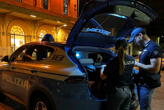 Aggredisce agenti durante un controllo: arrestato