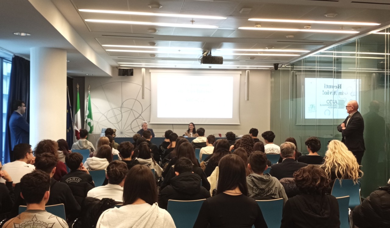 “La memoria di Seveso tra i banchi di scuola”, la mostra degli studenti sul 50esimo della diossina