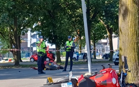 Schianto tra due moto in viale Sicilia a Monza, muore un 41enne dopo il ricovero al San Gerardo