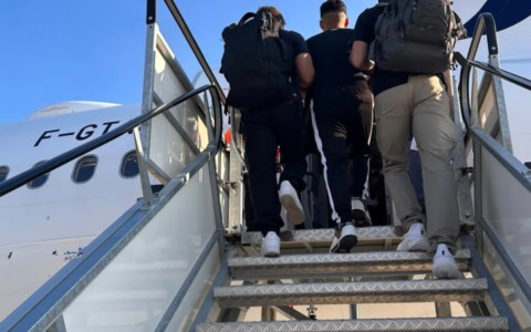 Condanne per droga e rapina: eseguite due espulsioni dalla Questura di Monza
