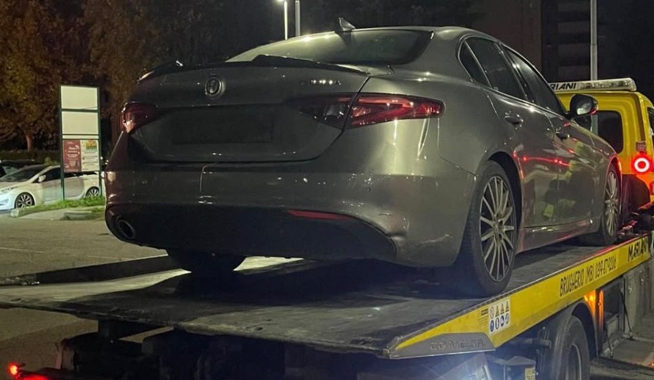 Modifica col pennarello la targa dell’auto, 39enne arcorese nei guai