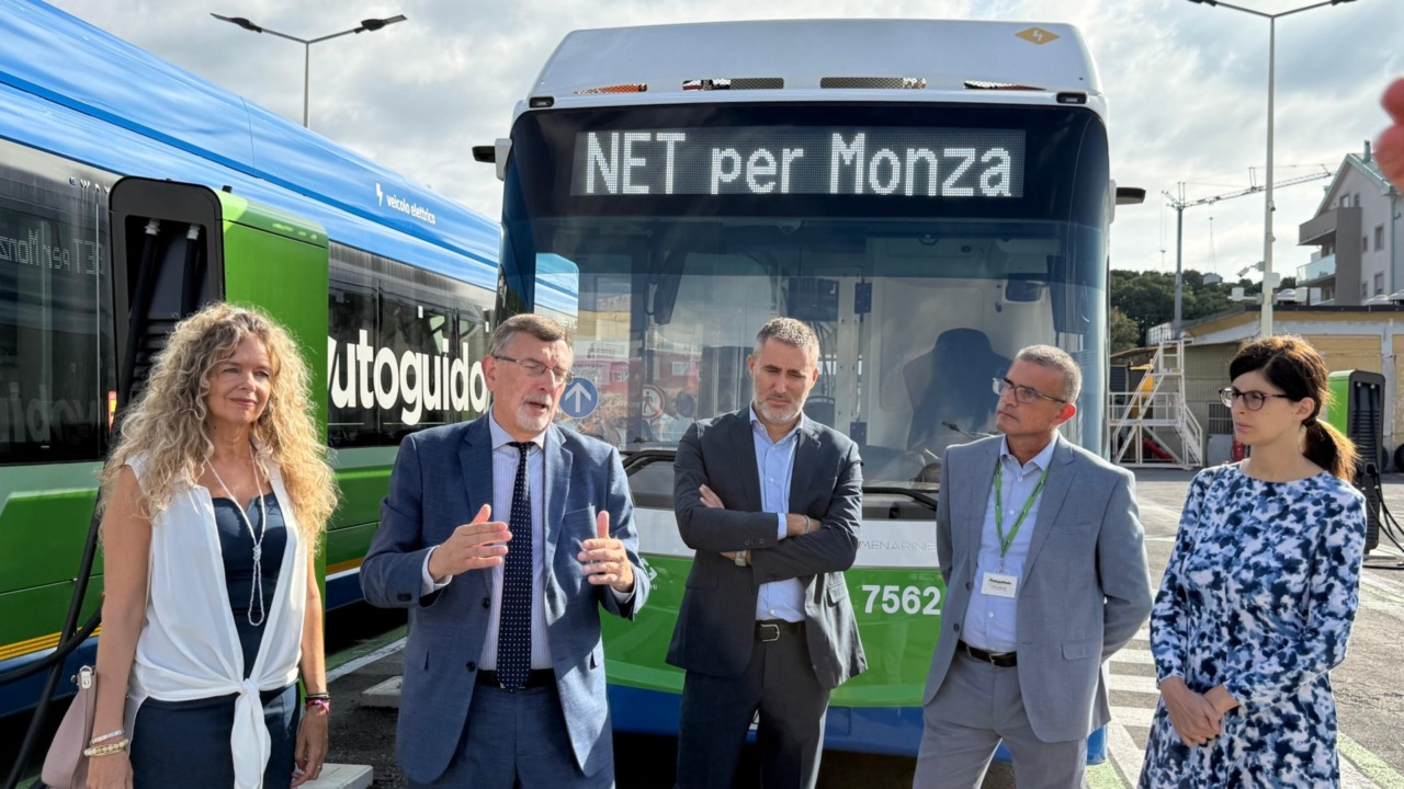 Trasporto pubblico a zero emissioni a Monza: operativi i 26 autobus elettrici acquistati con fondi PNRR