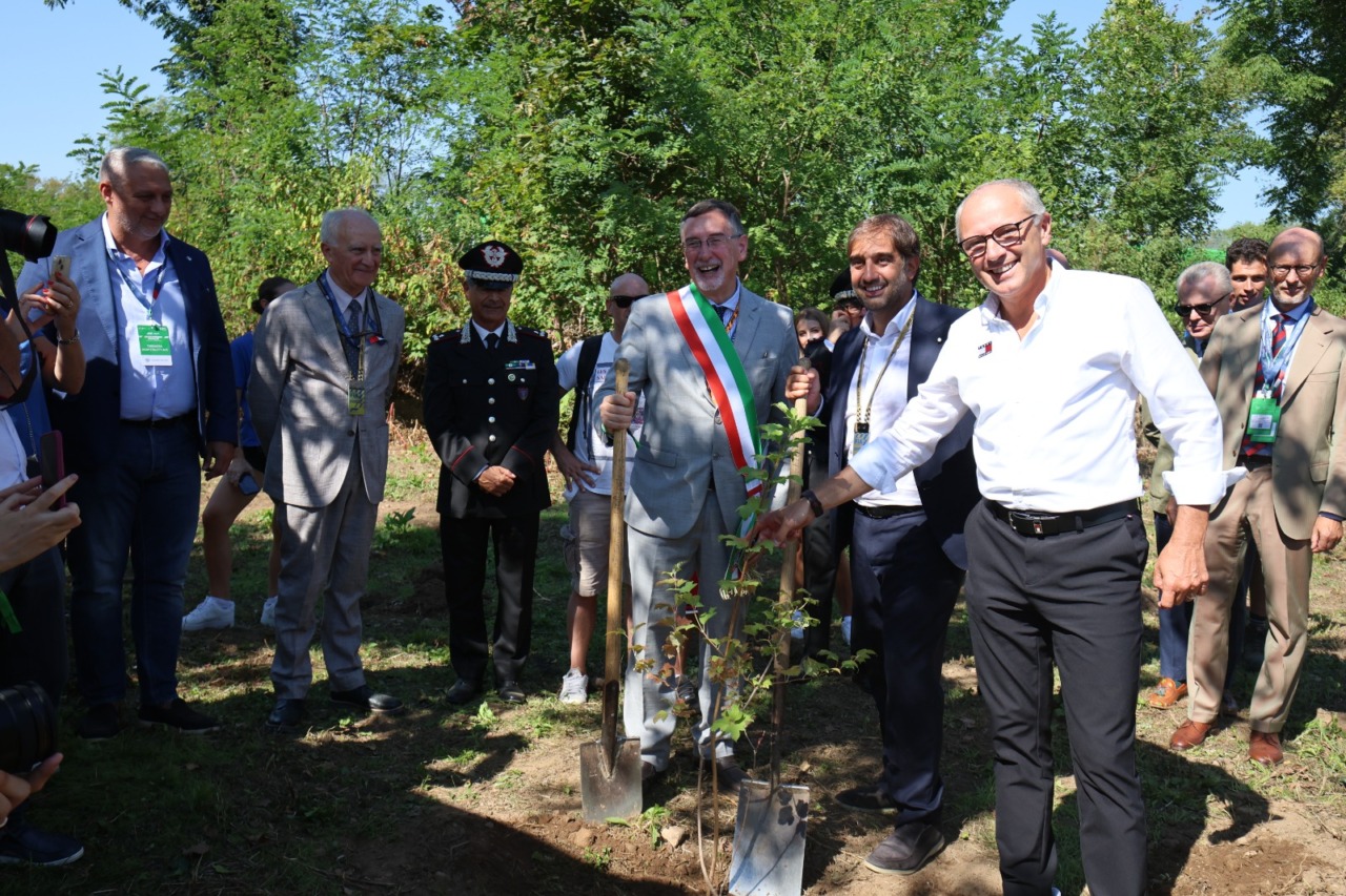 Ogni pilota, un albero: in Autodromo piantumati altri 22 esemplari