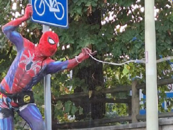 Scoppia la Spiderman-mania: l’Uomo Ragno conquista Lissone