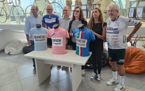Al Ghisallo donate due storiche maglie di Giacinto Santambrogio