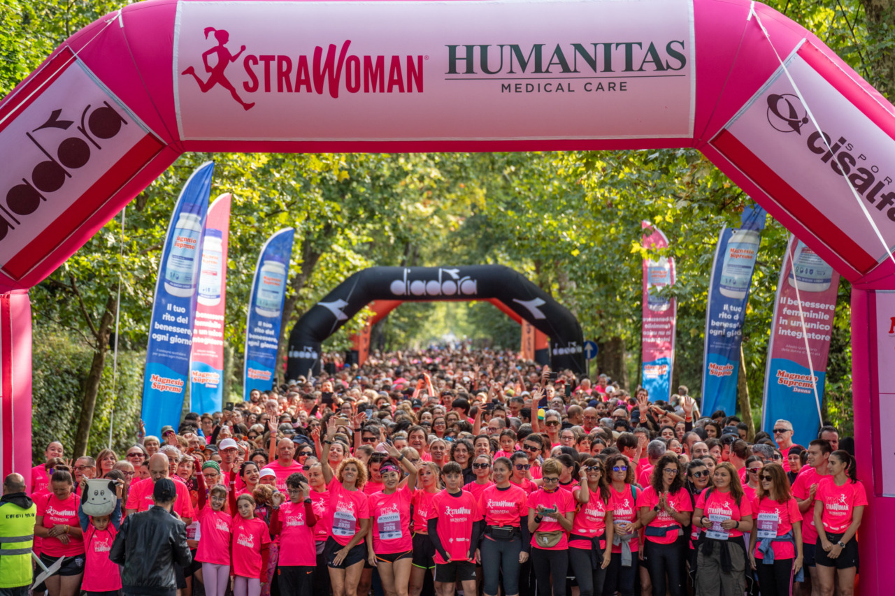 Il Parco di Monza “travolto” da un’onda rosa di sorrisi e… solidarietà: che successo la StraWoman!