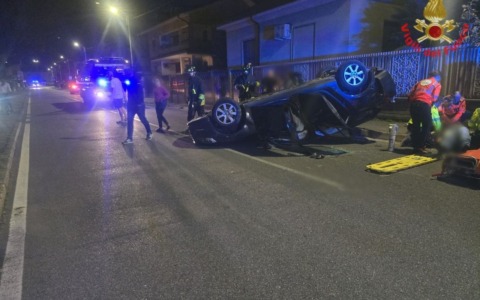 Incidente tra auto, intervengono i Vigili del Fuoco