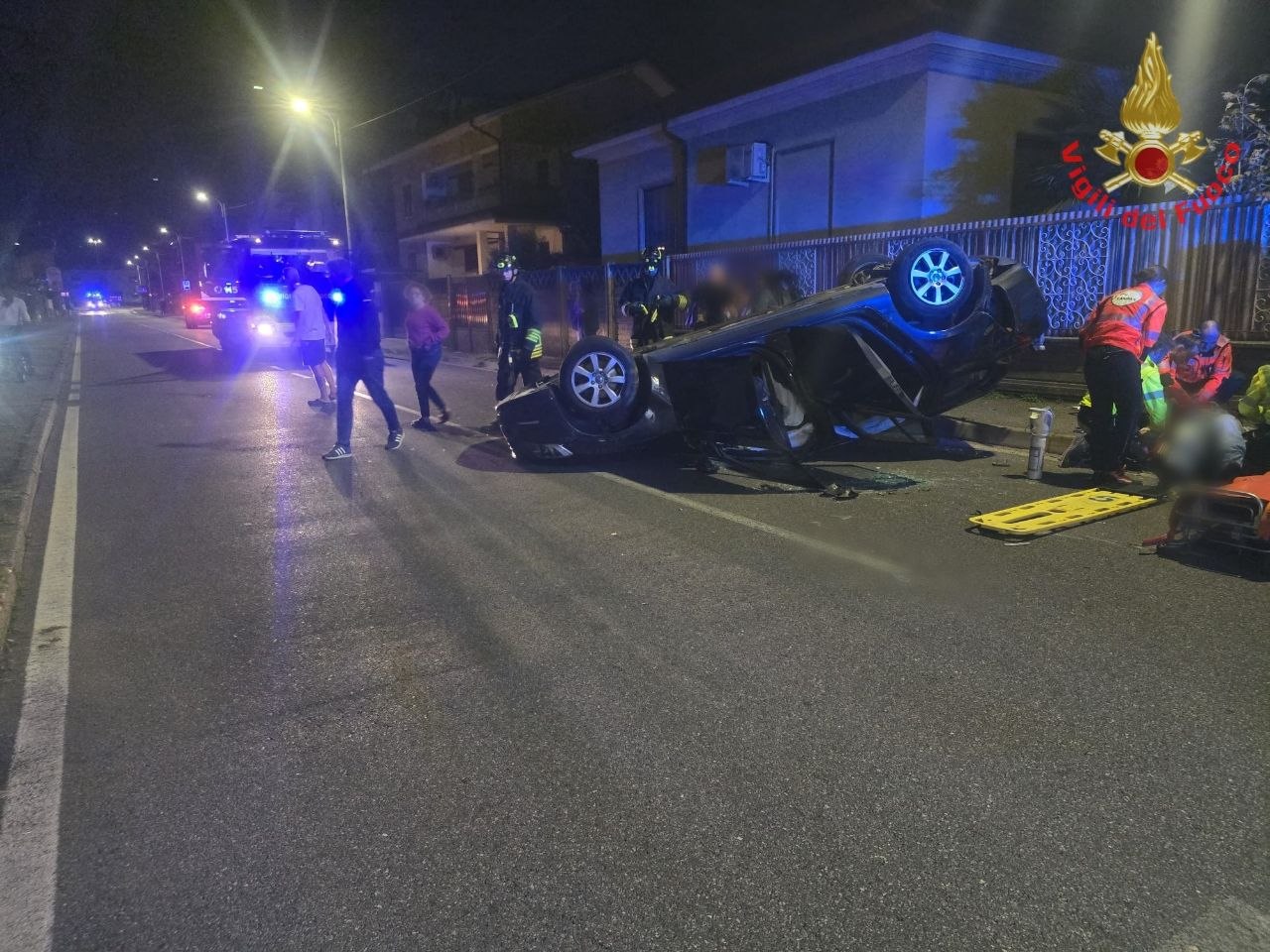 Incidente tra auto, intervengono i Vigili del Fuoco