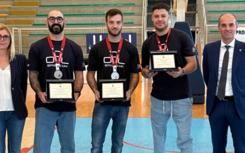 Basket in carrozzina, il Comune premia i tre atleti della Briantea84 per la medaglia d’argento ai Mondiali