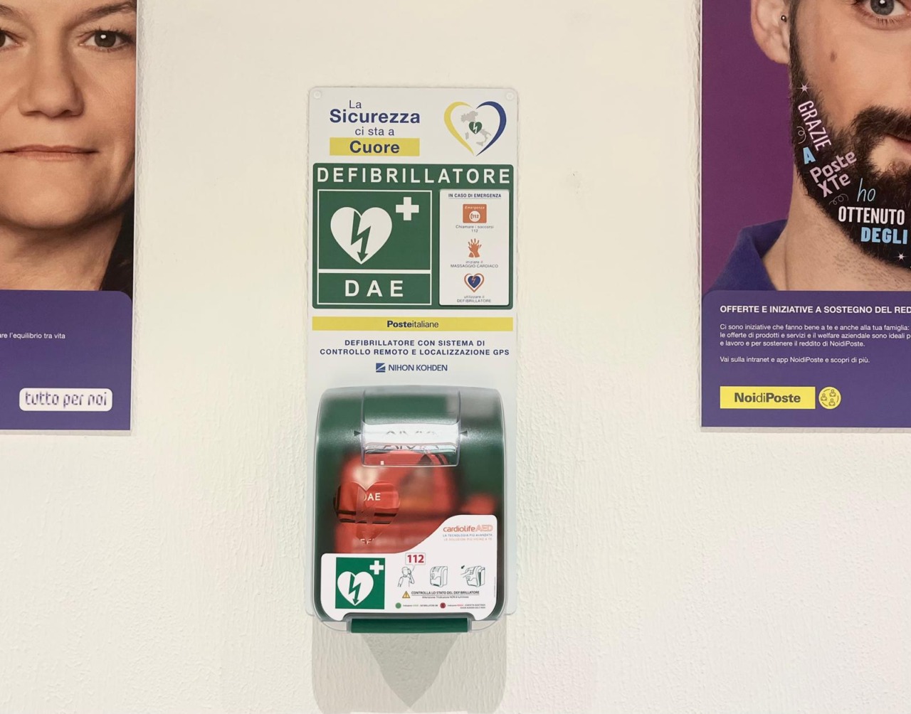 Installati due defibrillatori nelle sedi monzesi di Poste Italiane di corso Milano e via XX Settembre
