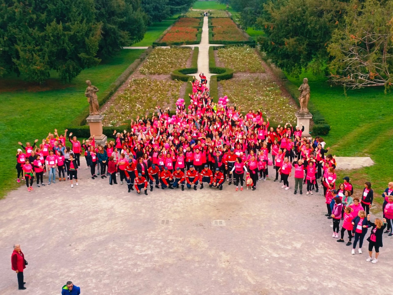 Con la PittaRosso Pink Parade Diffusa Cesano Maderno cammina in rosa per sostenere la ricerca