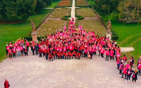 Con la PittaRosso Pink Parade Diffusa Cesano Maderno cammina in rosa per sostenere la ricerca